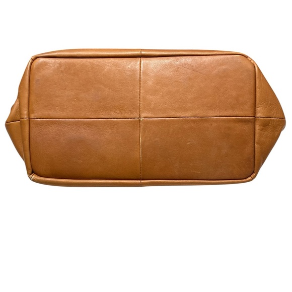 HOBO Classic Brown Large Leather Shoulder Tote. - Picture 5 of 16